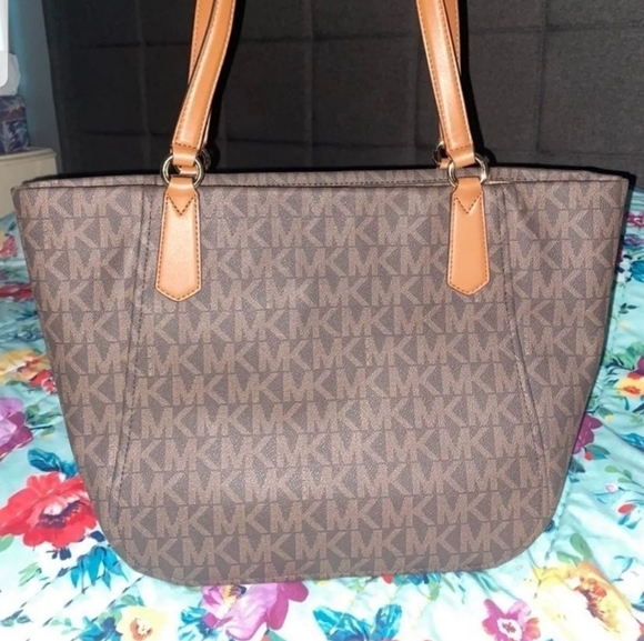 Michael Kors Brynn Extra Large Tole - Picture 4 of 6